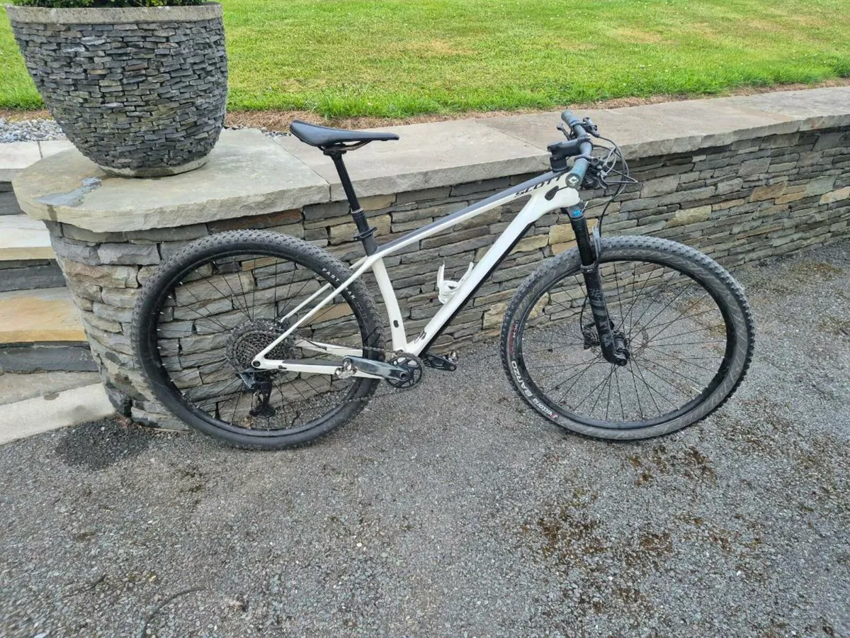 Scott Scale 920 Carbon Mountain Bike - Image 3