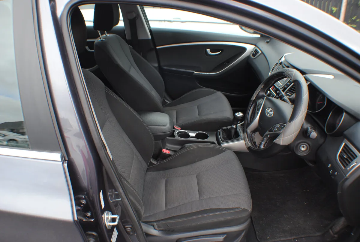 Hyundai i30 2015 1.6 DELUXE 5DR GREY - Image 4