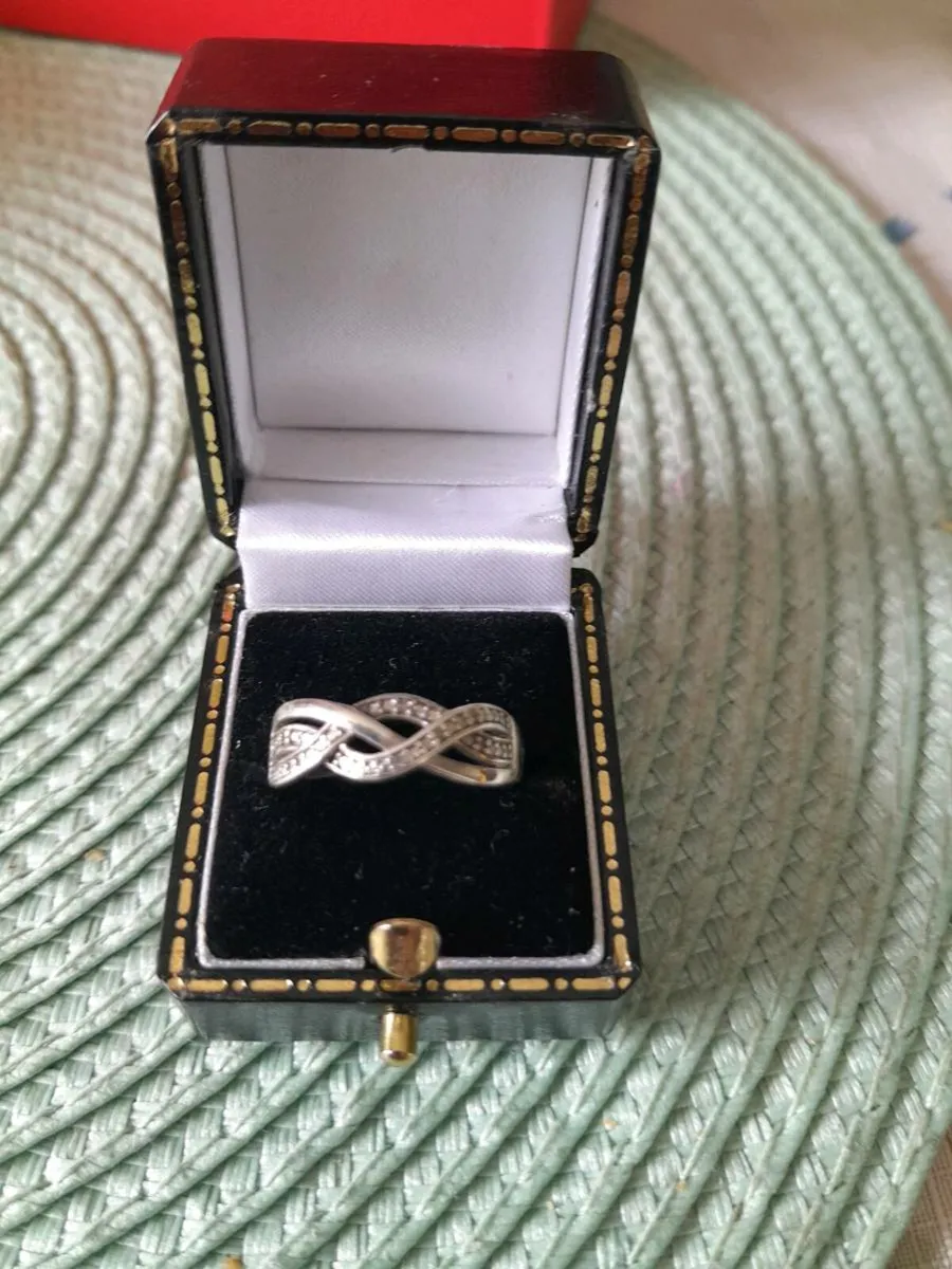White gold women's ring
