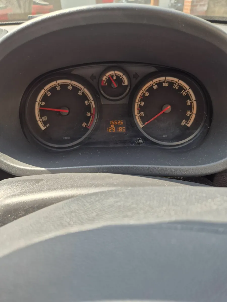 Opel Corsa 2012 - Image 2