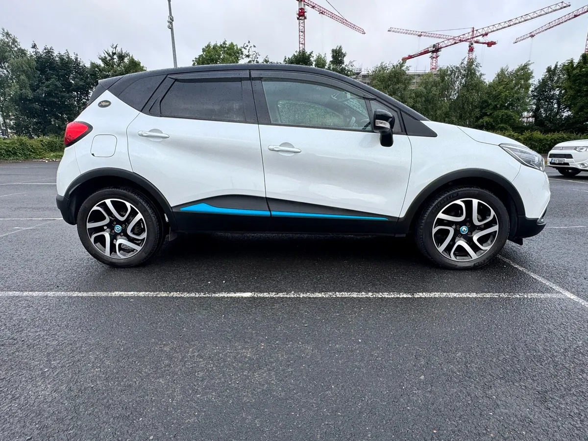 Renault Captur 1.2Petrol Intence 2Tone Car - Image 2