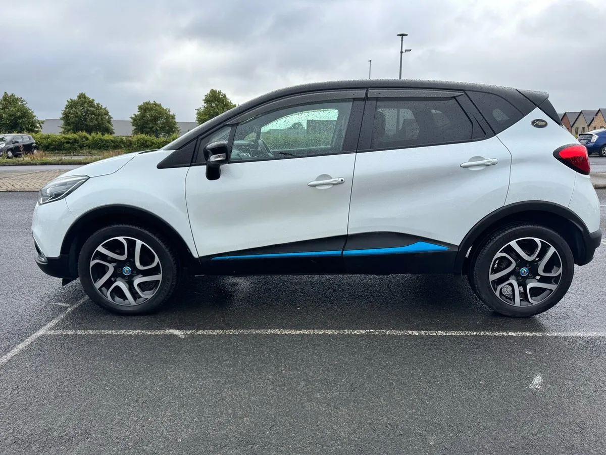 Renault Captur 1.2Petrol Intence 2Tone Car - Image 4