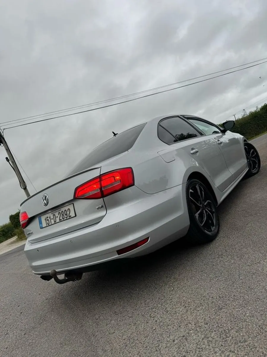 2015 Volkswagen Jetta - Image 2