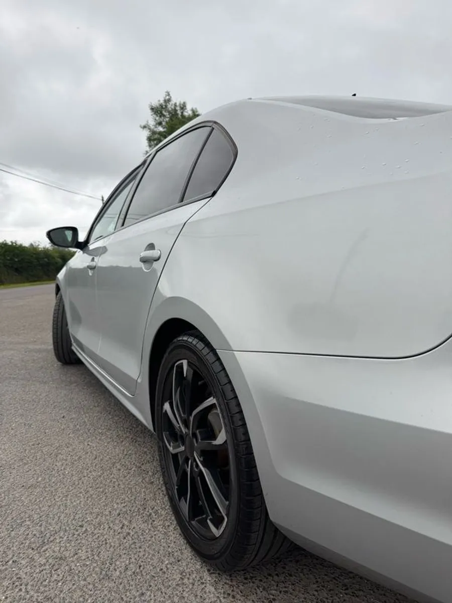 2015 Volkswagen Jetta - Image 4