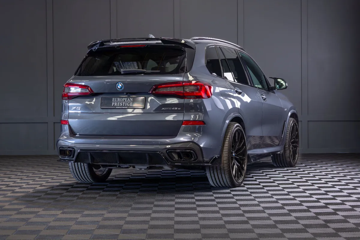 2022 BMW X5 X-Drive 45e M-Sport - Image 3