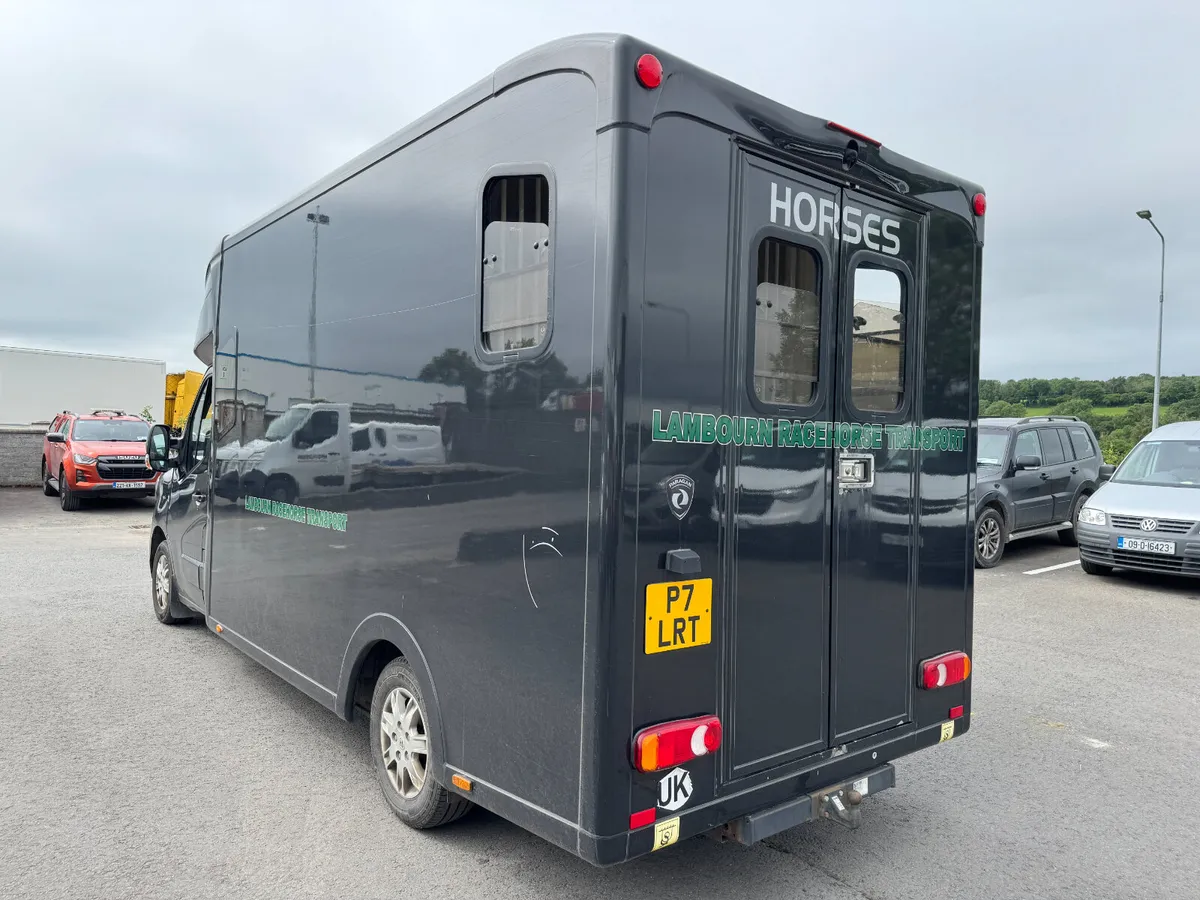 UNRESERVED 2021 RENAULT MASTER PARAGAN HORSE BOX - Image 3