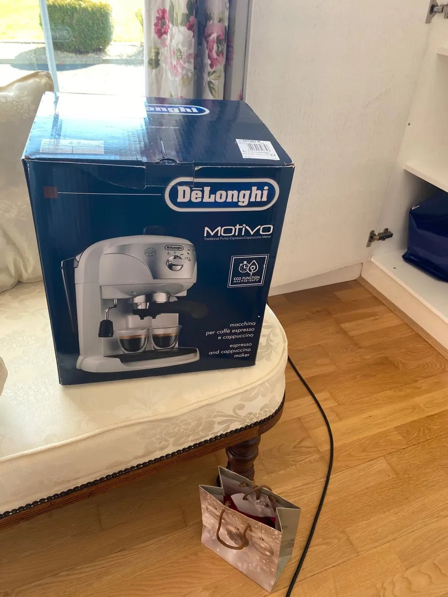 Delonghi coffee machine - Image 1