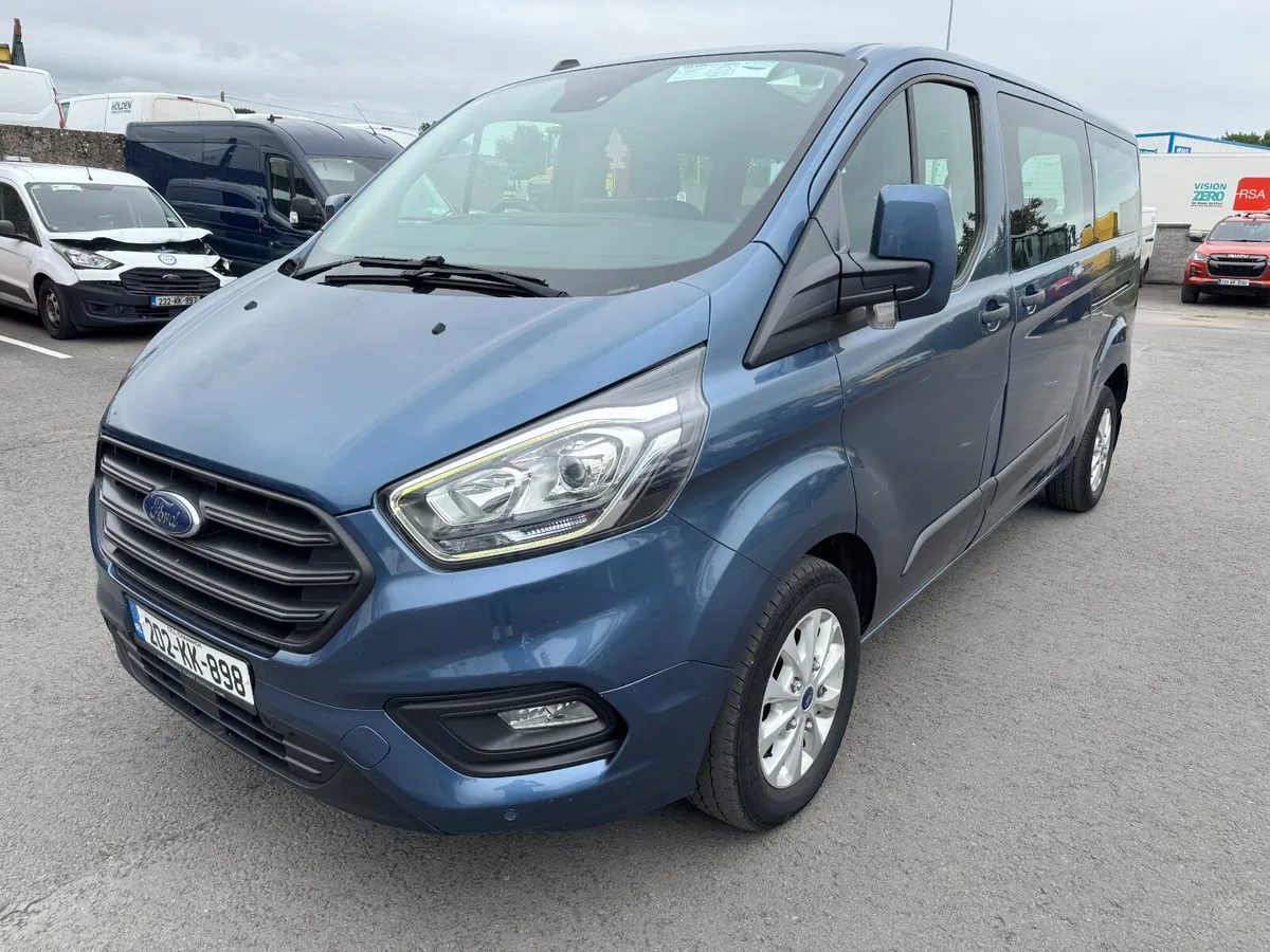 UNRESERVED 2020 FORD TCUSTOM 9 SEATER SHUTTLE - Image 1