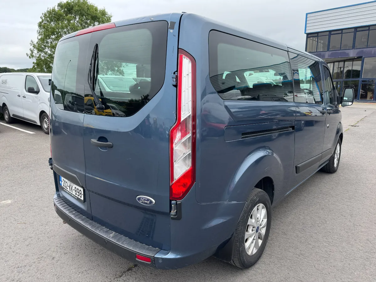 UNRESERVED 2020 FORD TCUSTOM 9 SEATER SHUTTLE - Image 4