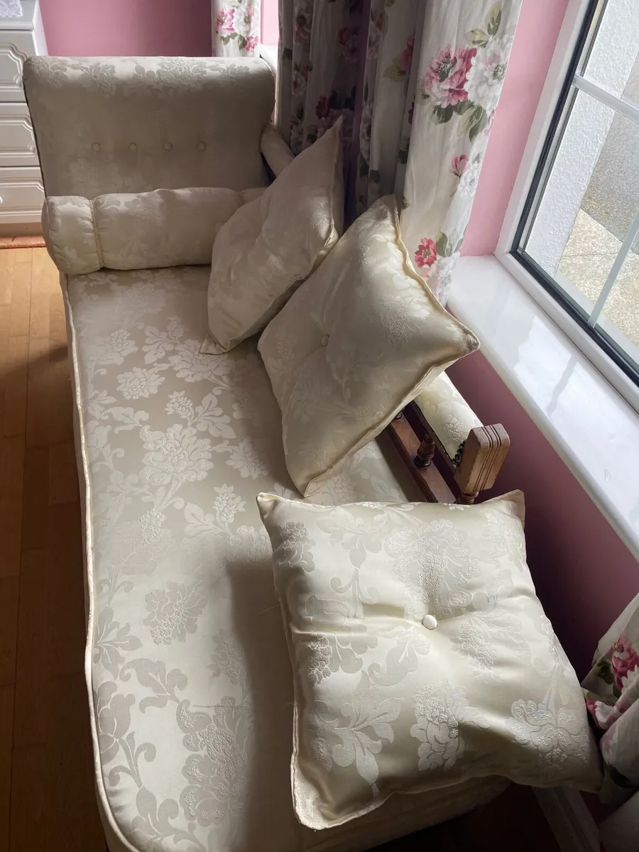 Chaise Longe - Image 1