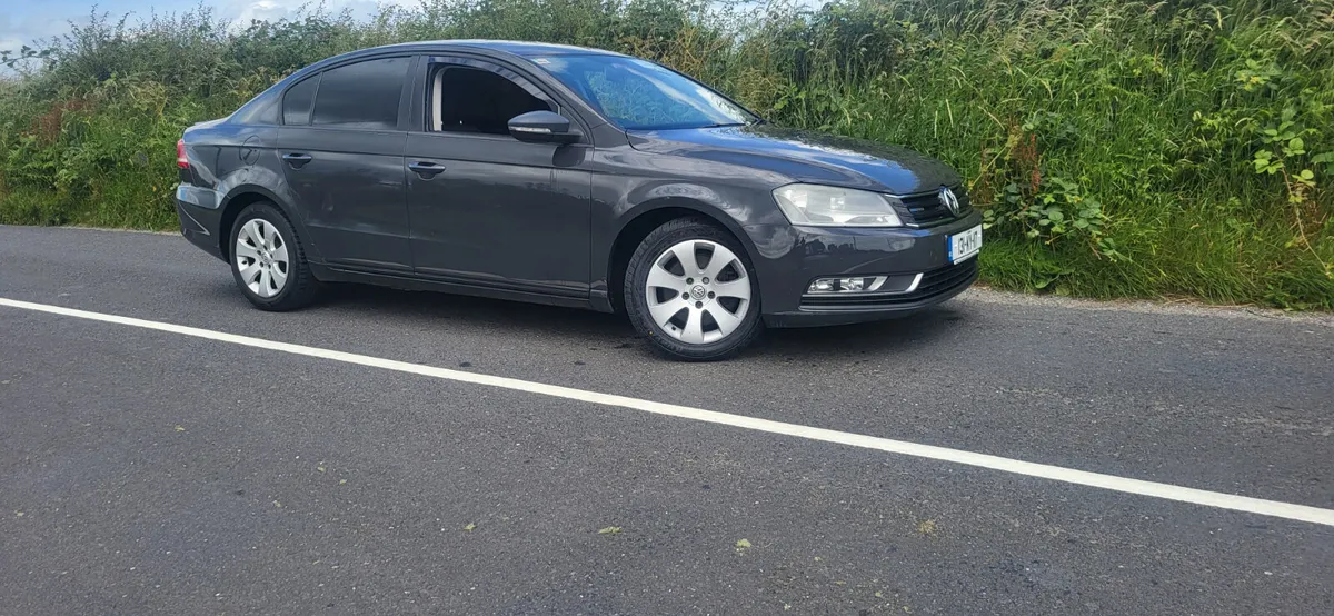 Volkswagen Passat 2013  very clean - Image 1