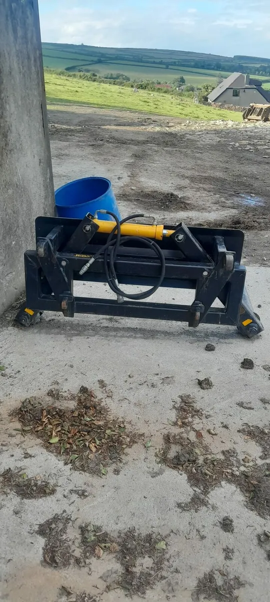 Bale Grab - Image 1