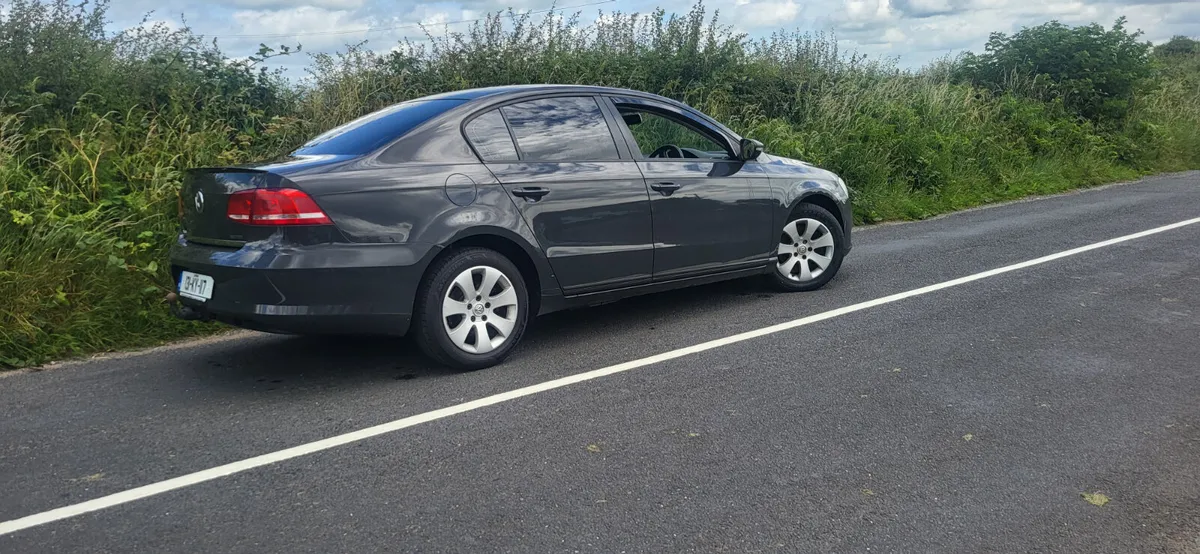 Volkswagen Passat 2013  very clean - Image 2