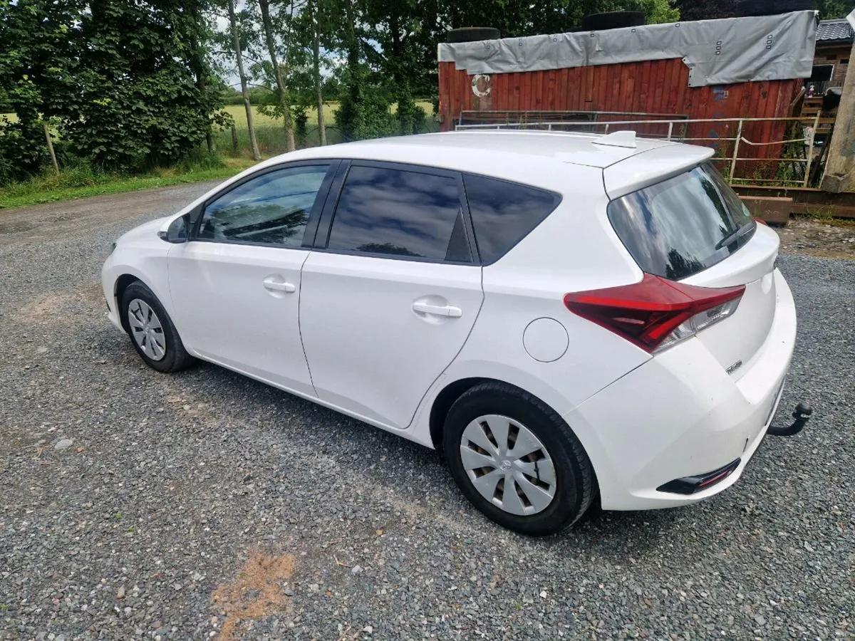 Toyota Auris Van.. - Image 2
