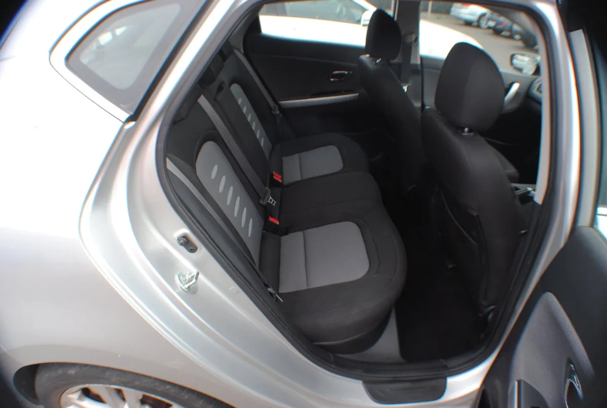 Kia Ceed 2013 1.4L - Image 4