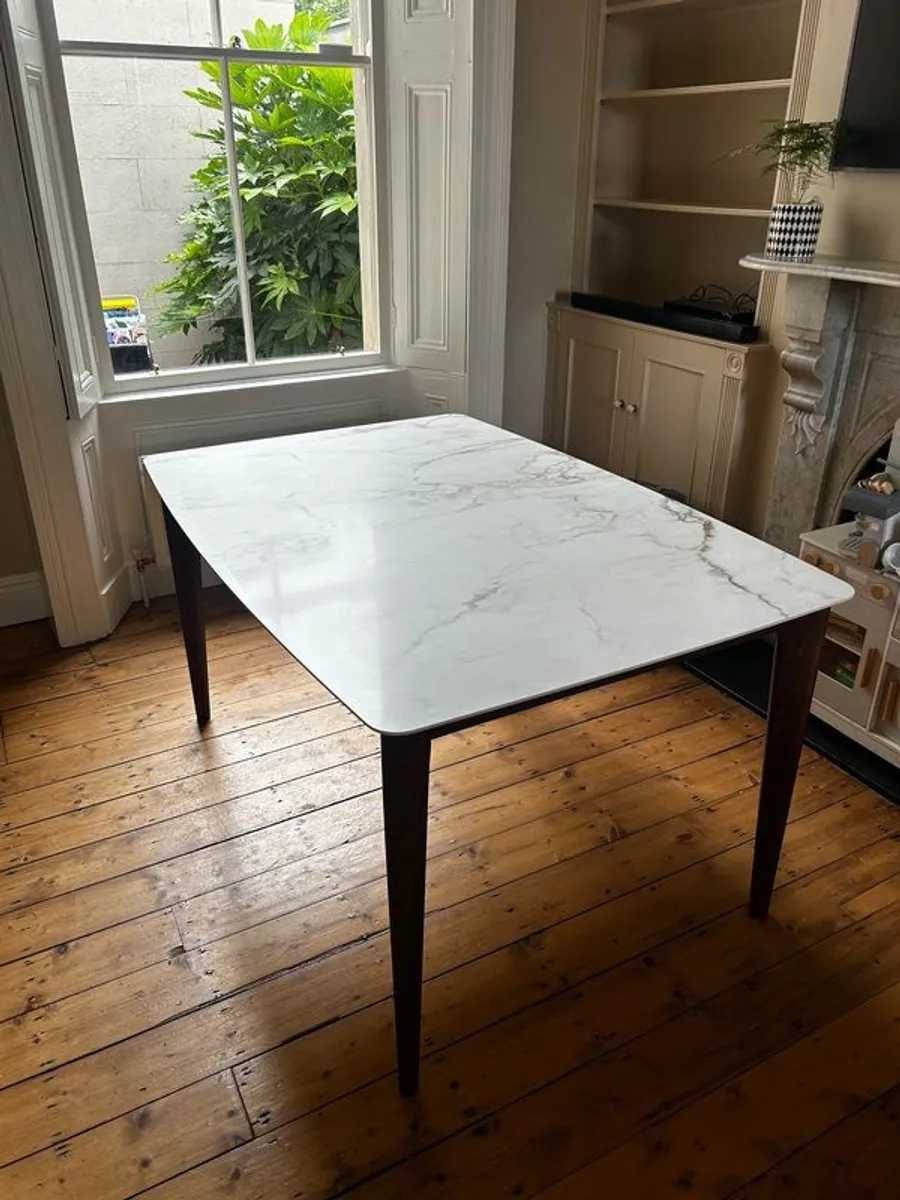 Dining table - Image 1