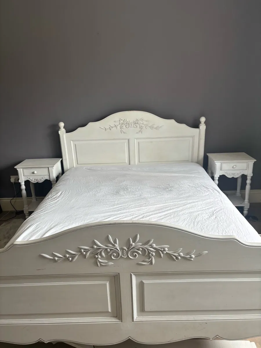 Bedroom set - Image 1
