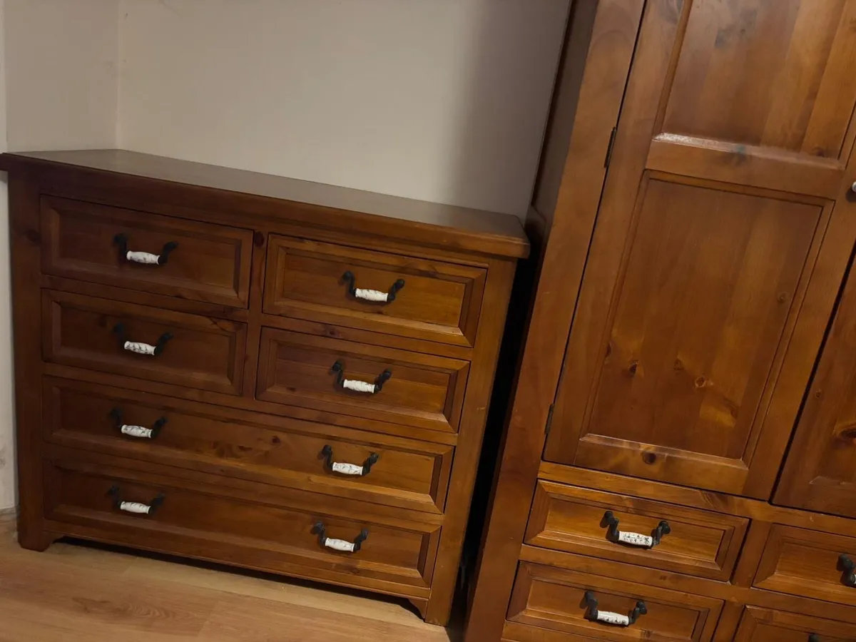Bed room furniture - Image 2