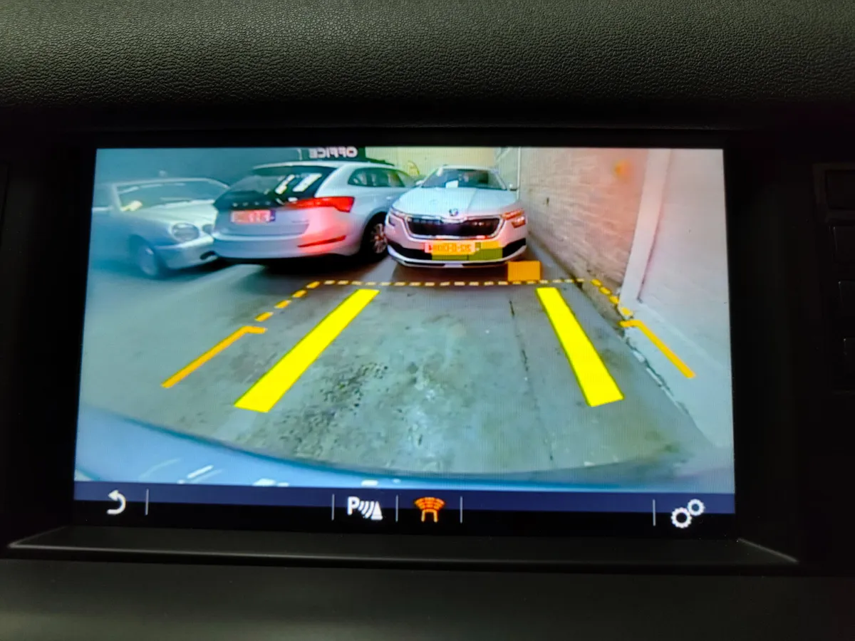 Land Rover Discovery Sport 2017 7 SEATER AUTOMATIC - Image 3