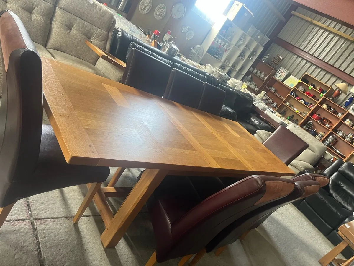 Extendable oak  Table and 8 chairs - Image 2