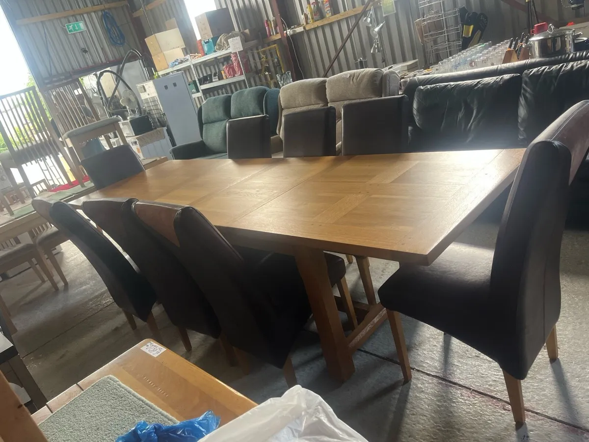 Extendable oak  Table and 8 chairs - Image 3
