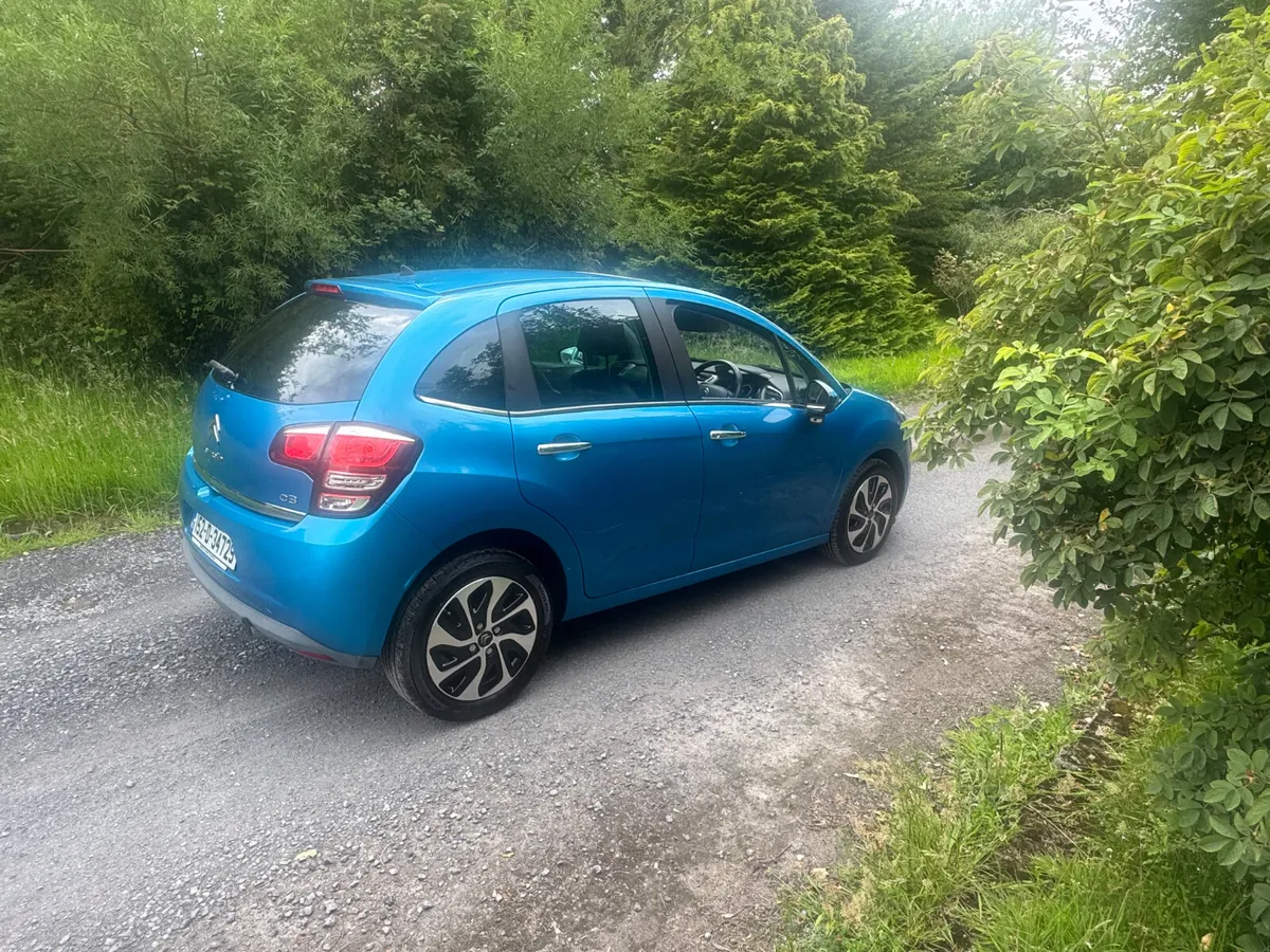 15 Citroen C3 1.2 AUTO .. LOW KMS - Image 2