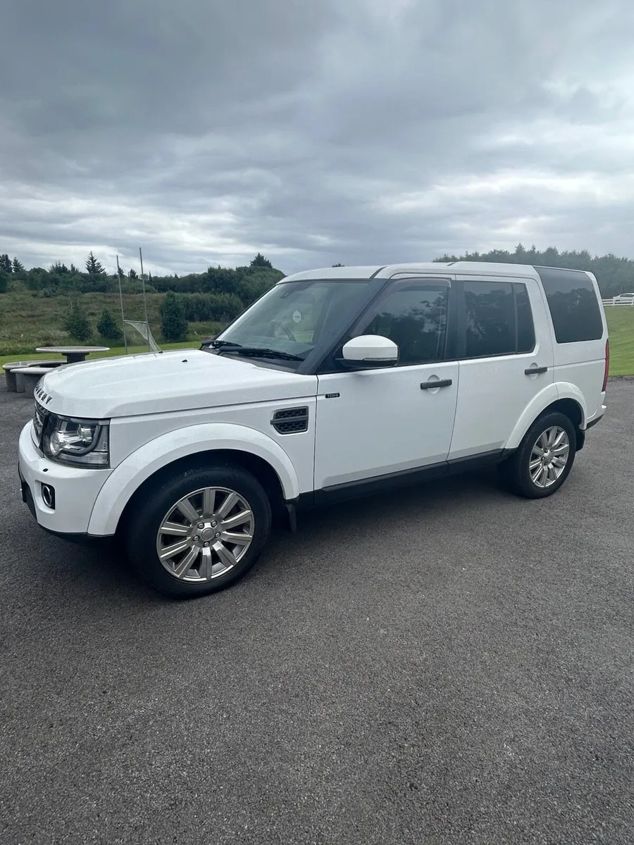 Land Rover Discovery 2015 - Image 1