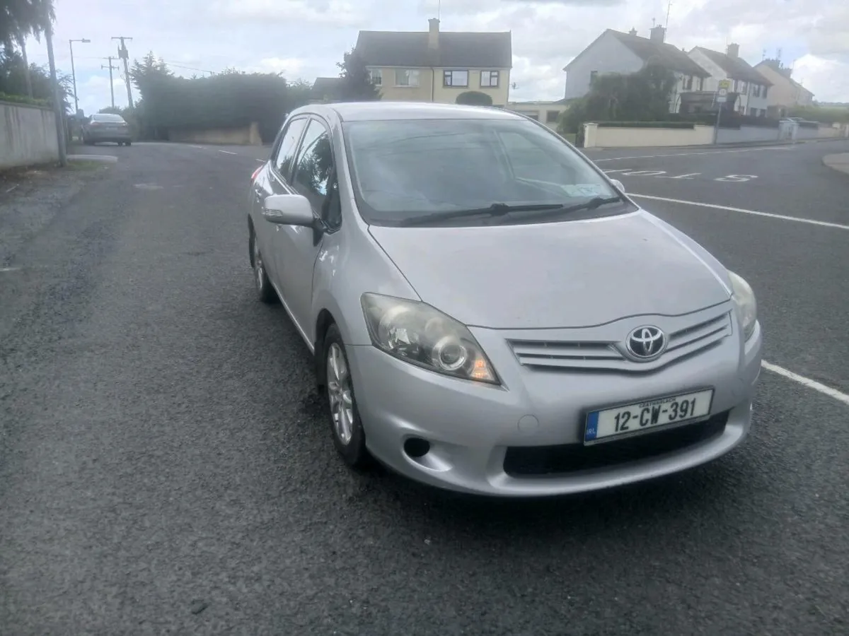 2012 toyota auris 1.4 d4d sport model nct&tax€2250 - Image 1