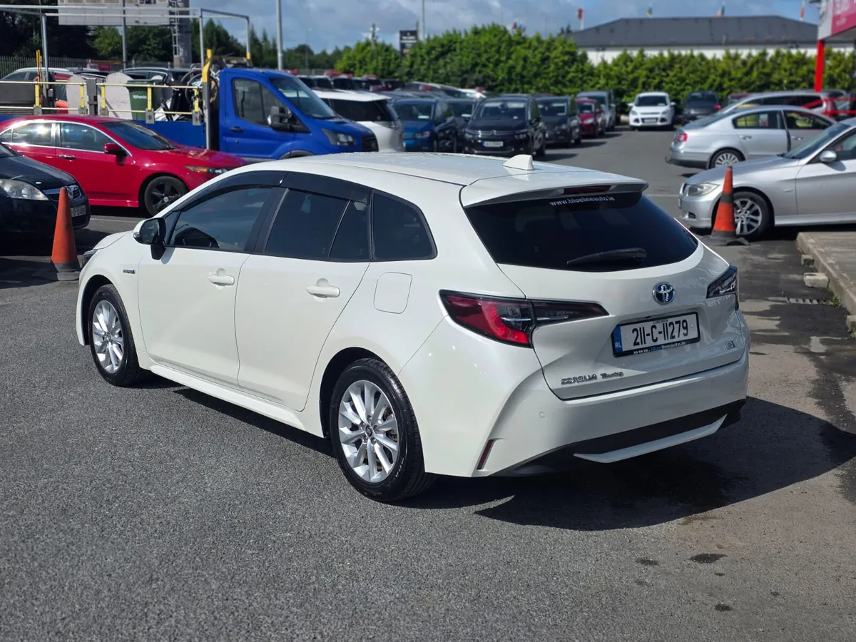 Toyota Corolla Estate Hybrid Automatic 1.8 (211) - Image 3