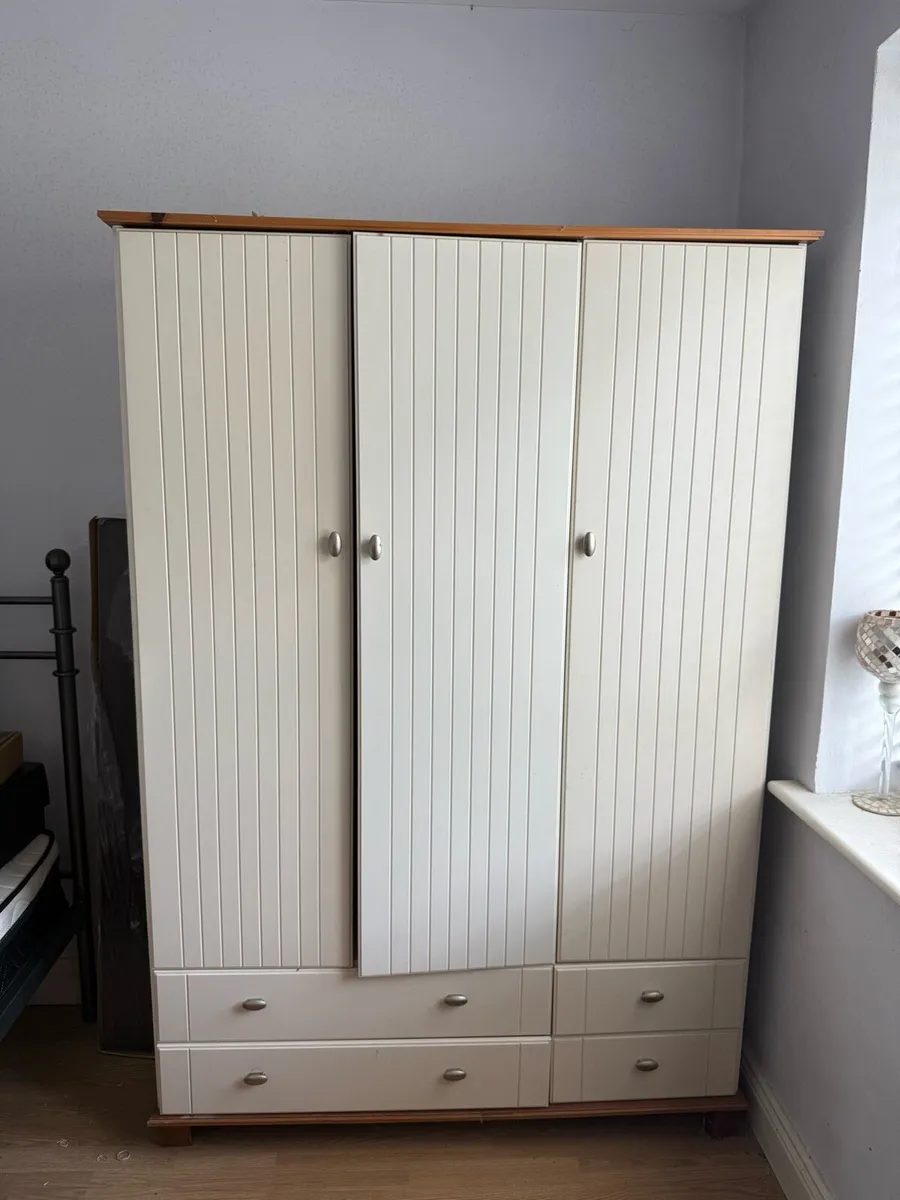 Wardrobe & Chest of drawers - Image 1