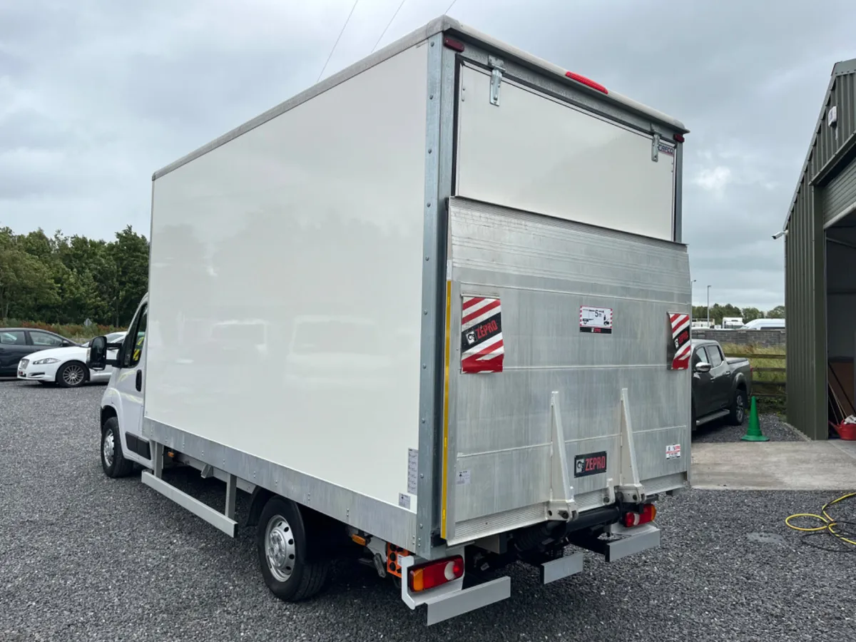 Citroen Relay Luton Van with Tail Lift (1 Owner) - Image 2