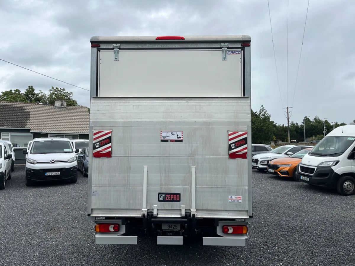 Citroen Relay Luton Van with Tail Lift (1 Owner) - Image 3