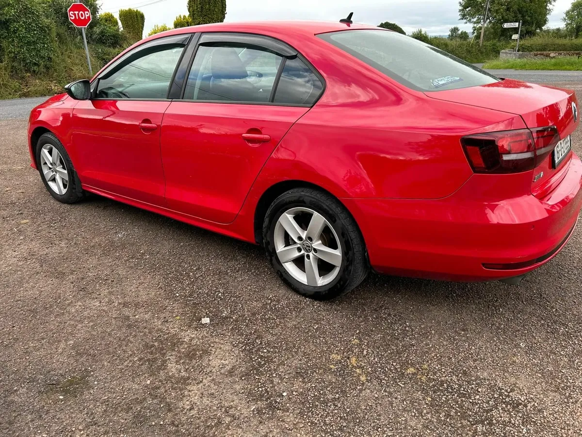 Volkswagen Jetta 2016 - Image 2