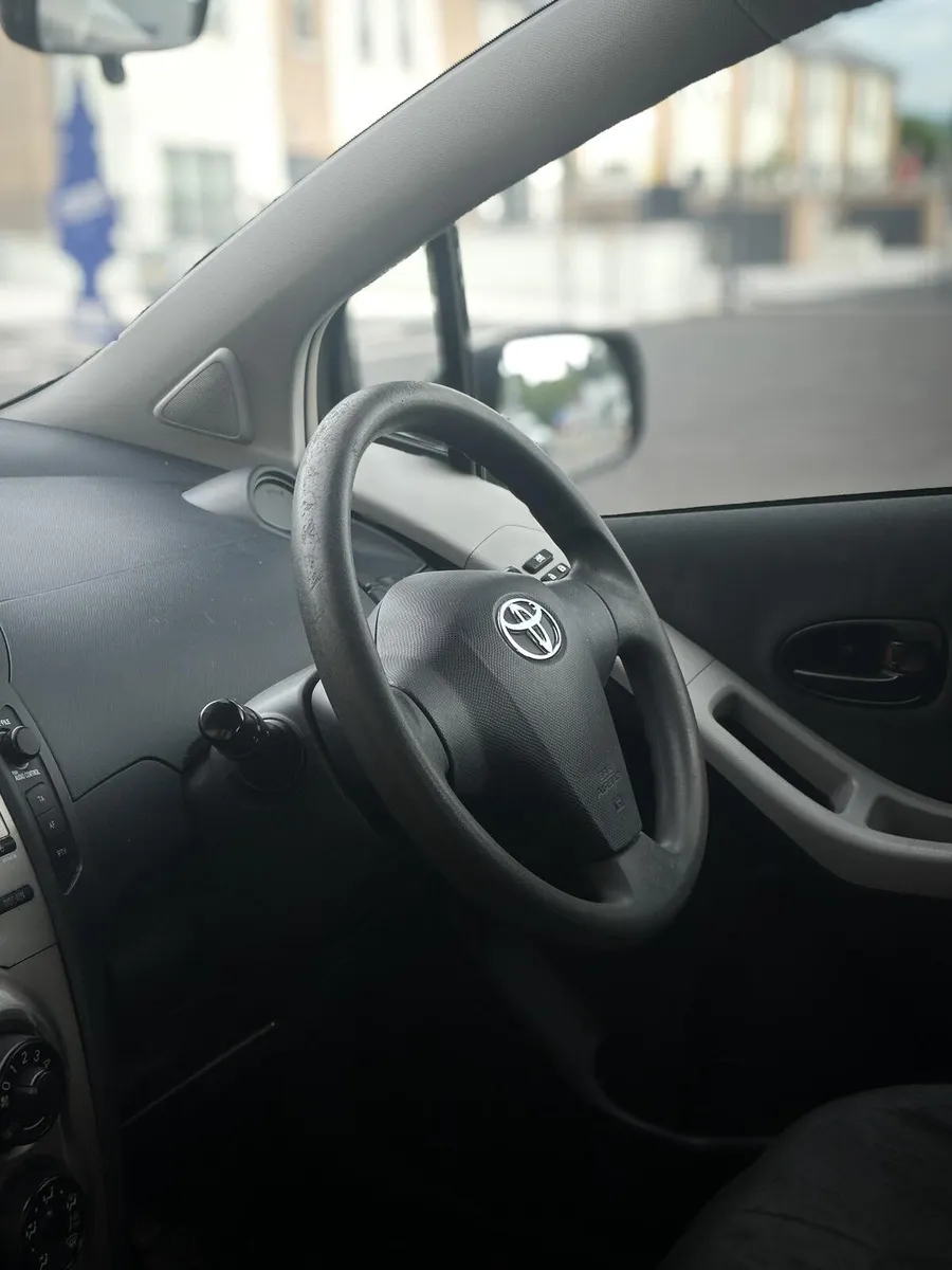 Toyota Yaris 2010 - Image 4
