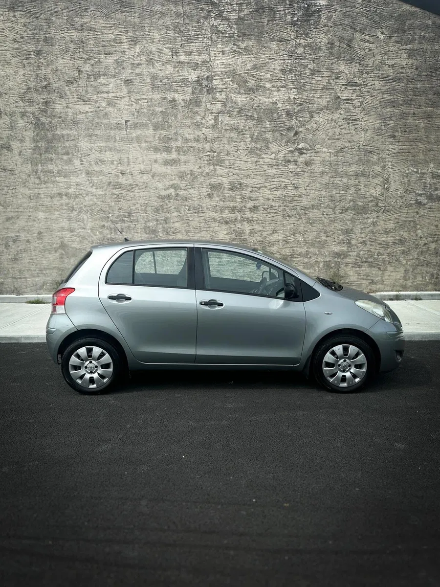 Toyota Yaris 2010 - Image 3