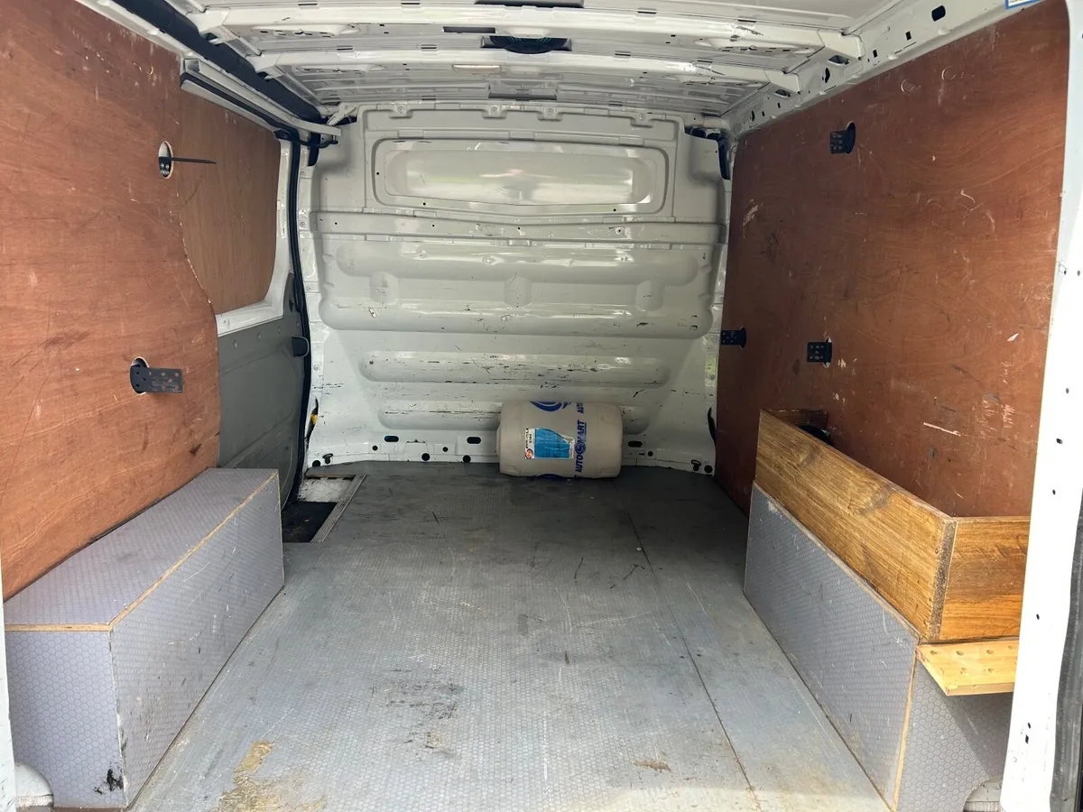 2014 Vauxhall vivaro 2 liter doe Feb 2026 - Image 4