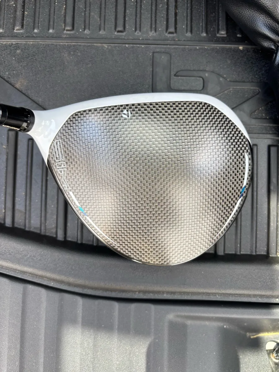 TaylorMade SIM MAX DRIVER   10.5 degree stiff - Image 1