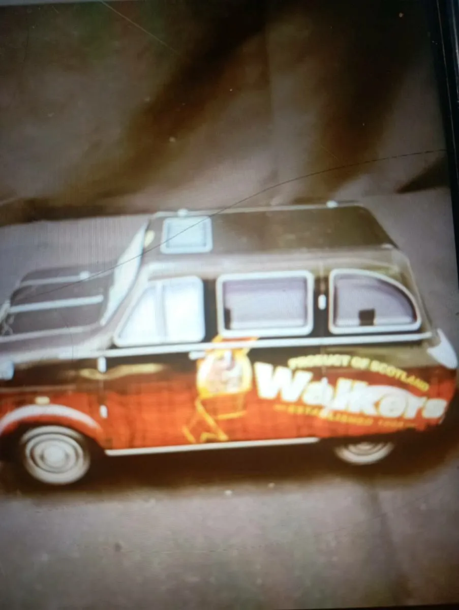 WALKER 'S SHORTBREAD TIN TAXI CAB 2017 - Image 4