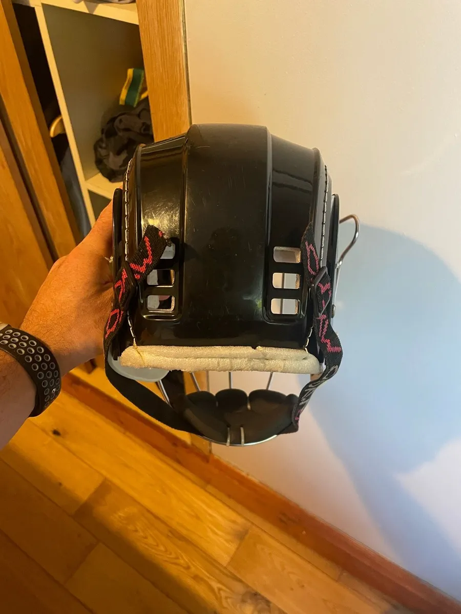 Gola hurling helmet - Image 3