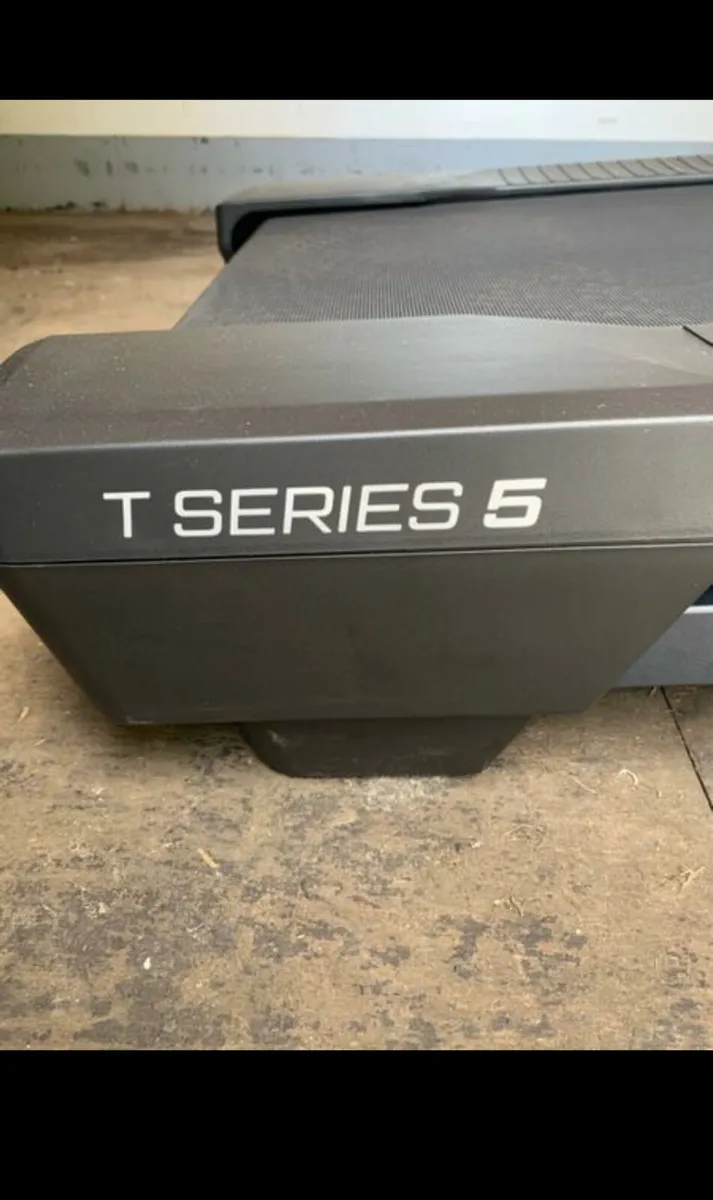 NORDICTRACK SERIES 5 BRAND NEW TREADMILL AND IFIT - Image 3