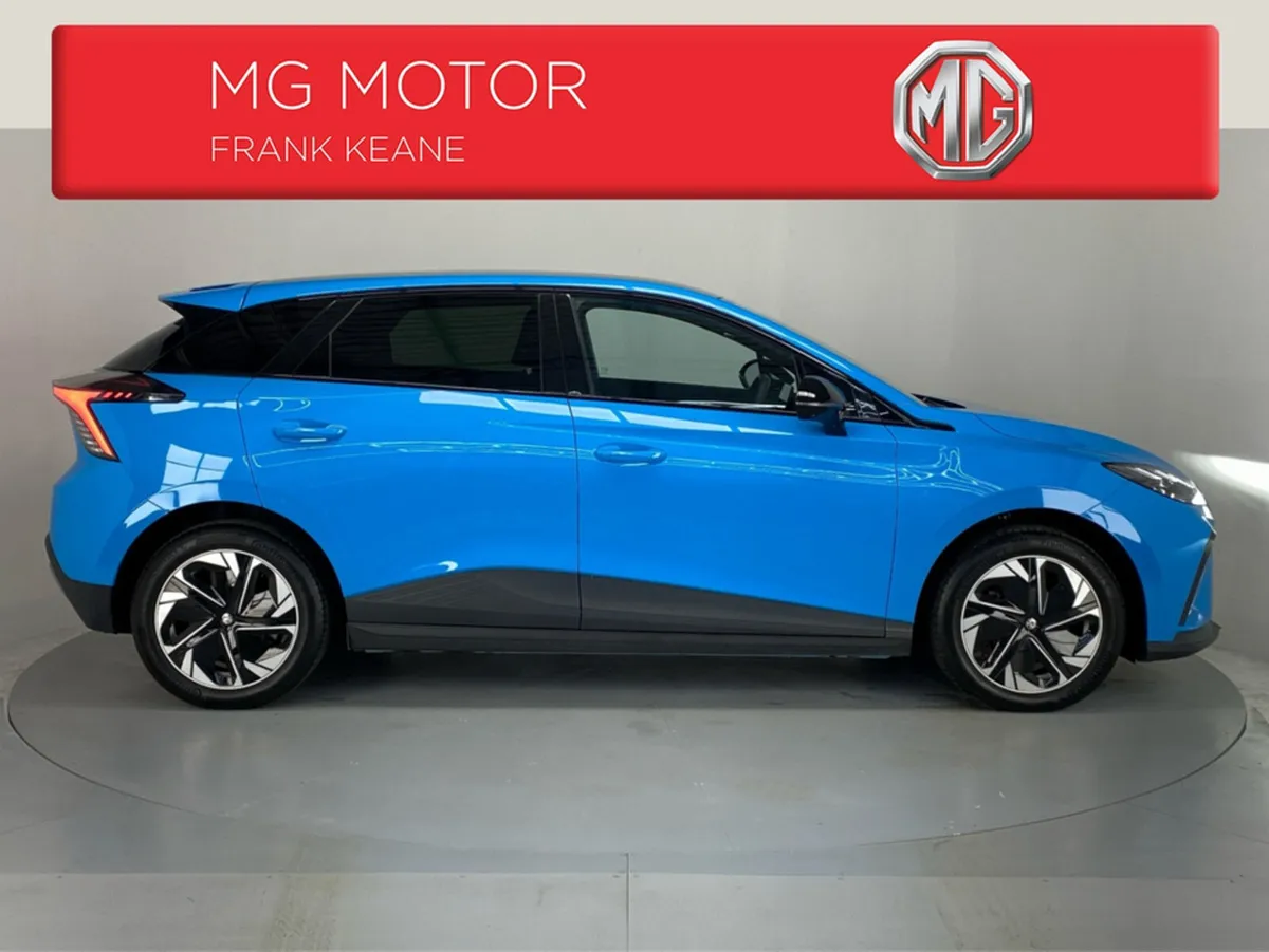 MG 4 EXCLUSVE 64kWh**HALF LEATHER INTERIOR**HEATED - Image 3
