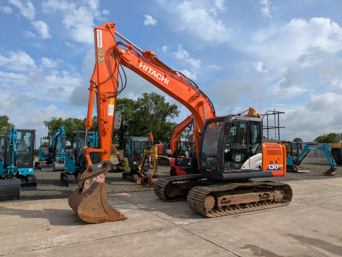 2017 HITACHI ZX130LCN-6 - Image 1