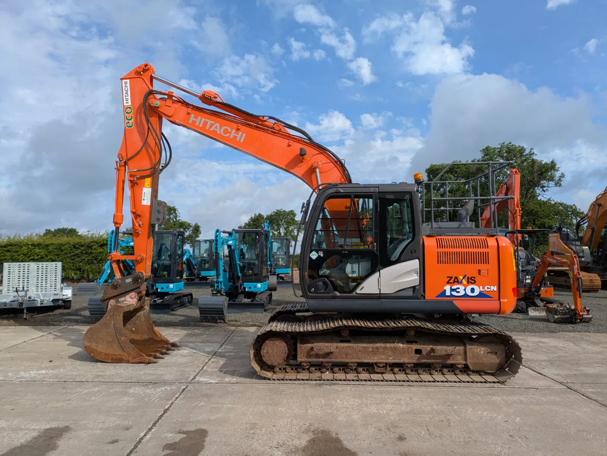 2017 HITACHI ZX130LCN-6 - Image 2
