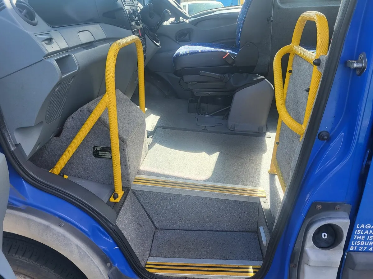 IVECO DAILY MINIBUS 16 SEATS. WHEELCHAIR LIFT. - Image 2