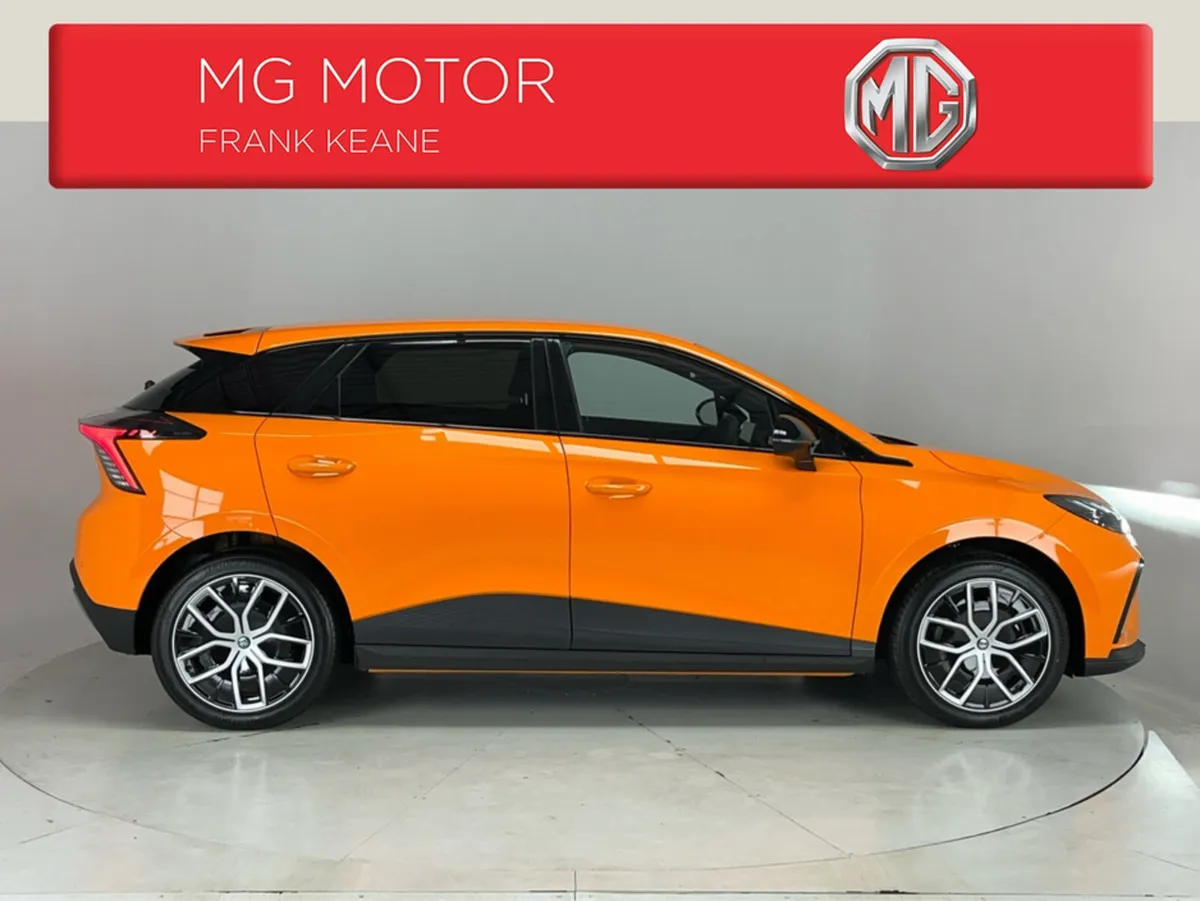 MG 4 **VOLCANO ORANGE MG 4 EXCLUSIVE 64 kWh**WLTP - Image 3