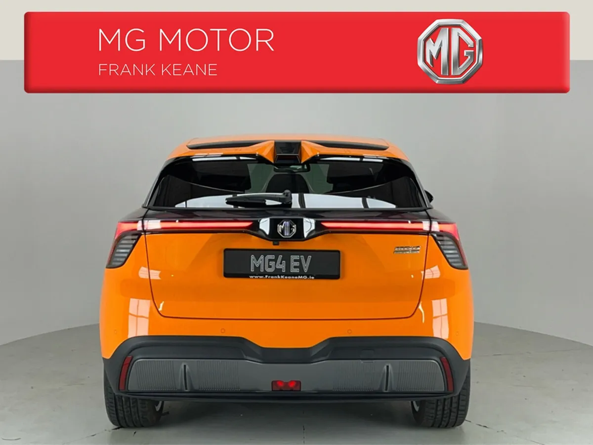 MG 4 **VOLCANO ORANGE MG 4 EXCLUSIVE 64 kWh**WLTP - Image 4