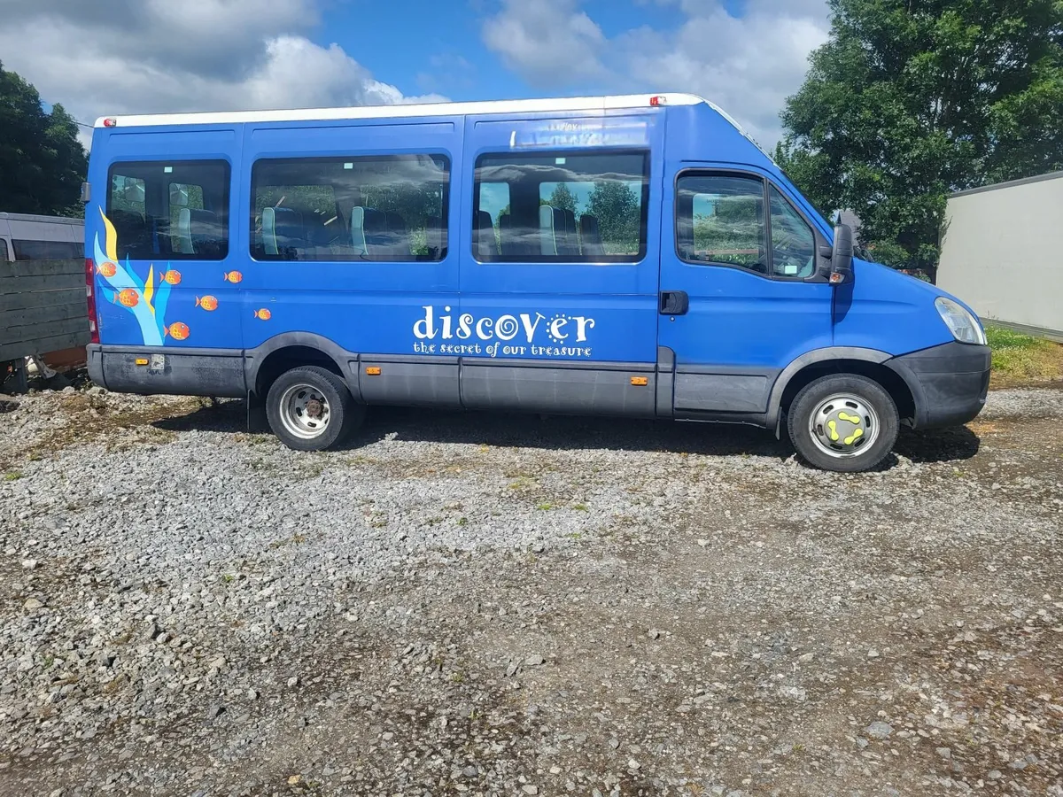 IVECO DAILY MINIBUS 16 SEATS. WHEELCHAIR LIFT. - Image 1