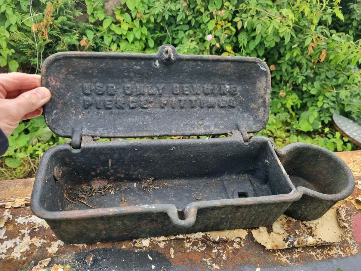 Original oil toolbox perfect condition - Image 2