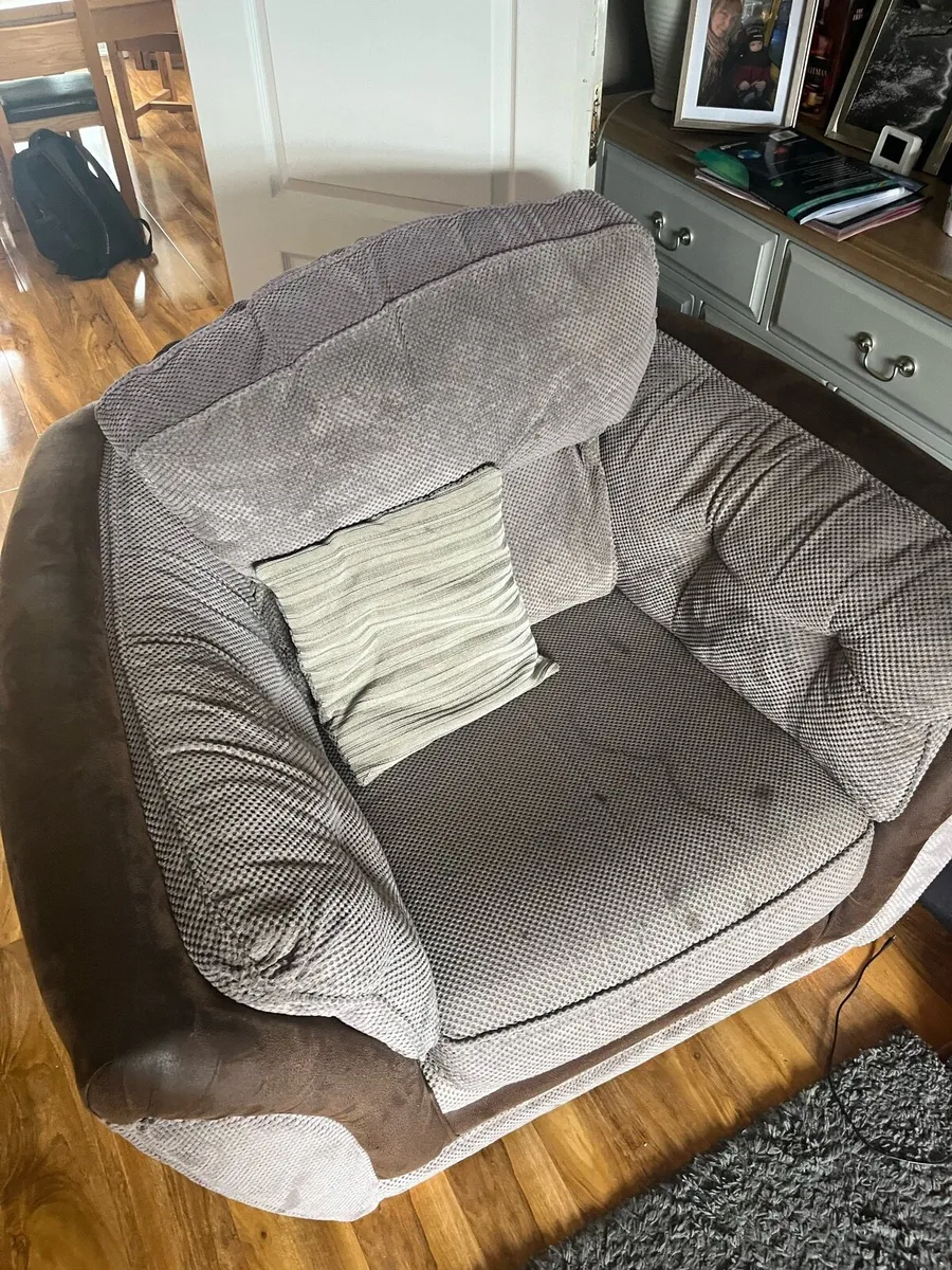 3-2-1 Sofa Suite - Image 1