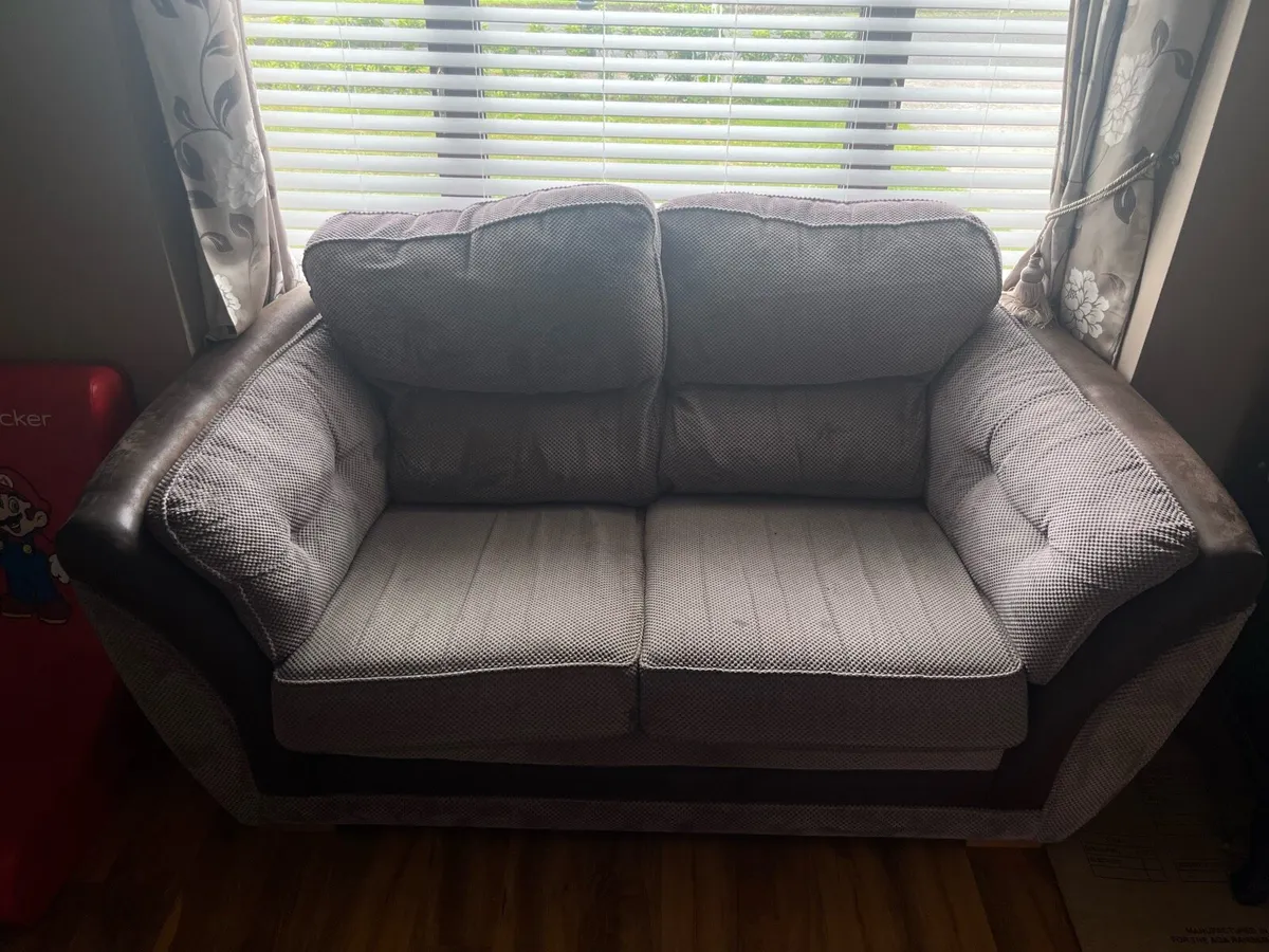 3-2-1 Sofa Suite - Image 3